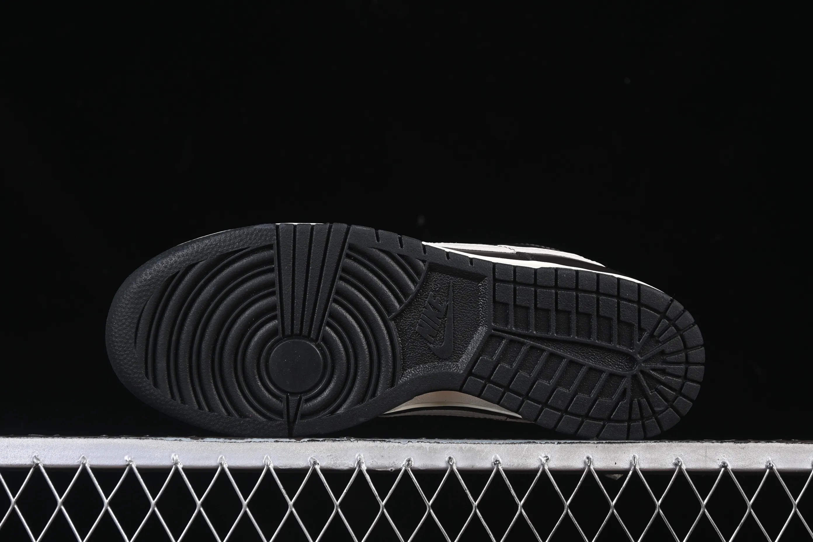 All categories Nk SB Dunk series Nk SB Dunk Low low-top sneakers Nike SB Dunk Low low-top casual sneakers IH7333-200